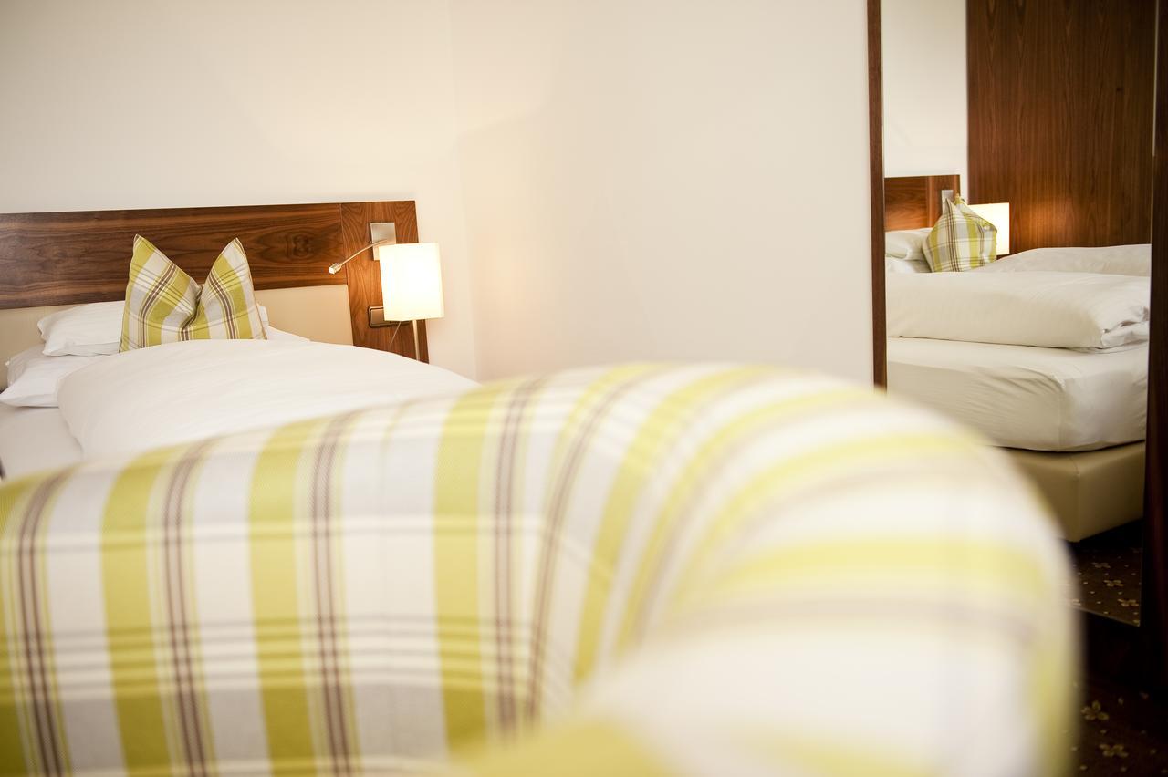 Zum Dorfschmied Hotel Klein Sankt Paul ภายนอก รูปภาพ